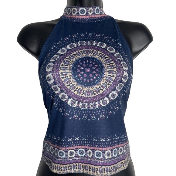 A'gaci Halter Crop Top - Picture 2 of 3